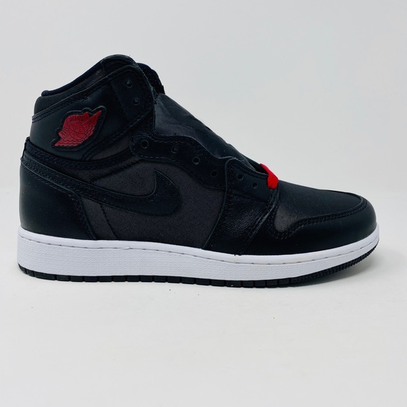 Jordan Women’s 1 Retro High OG - Picture 5 of 6